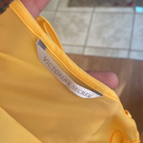 Victoria’s Secret chemise - Picture 8 of 10